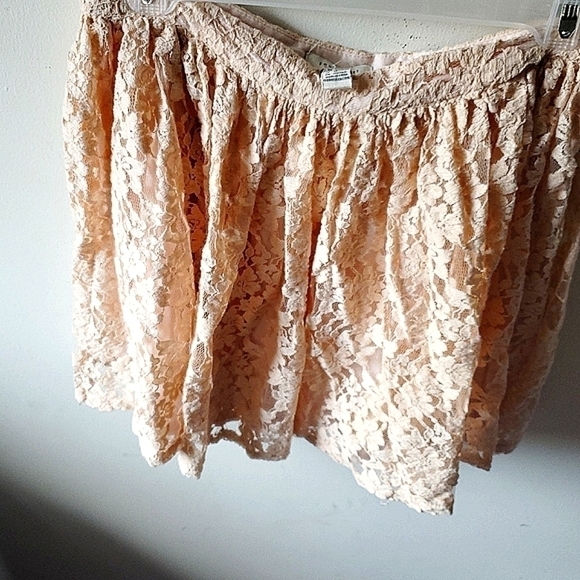 3/$15 Forever 21 LA lace Cream color skirt Size Small - Picture 5 of 12